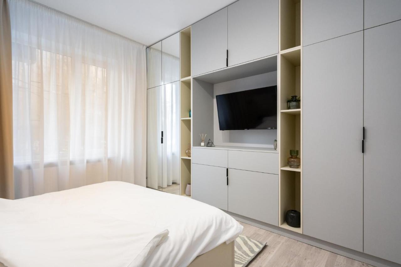 Four Bedroom Apartment, Old Town Бухарест Экстерьер фото