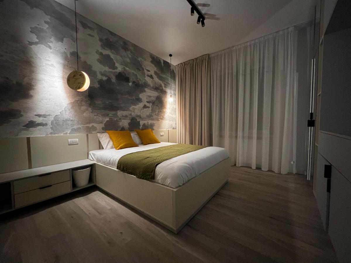 Four Bedroom Apartment, Old Town Бухарест Экстерьер фото