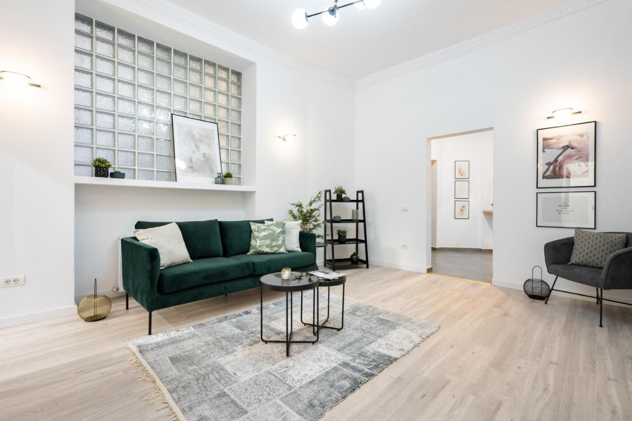 Four Bedroom Apartment, Old Town Бухарест Экстерьер фото
